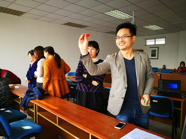 日韩无码
分工会举办“学习十九大、全面奔小康”金秋游艺活动